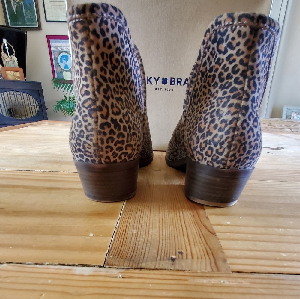 Lucky Brand cut out ankle boot - Picture 3 of 7